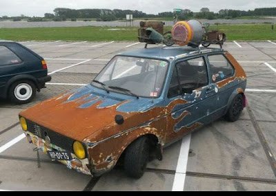 Rat look é um estilo de personalização de carros que busca criar uma aparência envelhecida, desgastada e até mesmo enferrujada, de forma intencional.