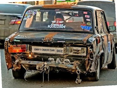 Rat look é um estilo de personalização de carros que busca criar uma aparência envelhecida, desgastada e até mesmo enferrujada, de forma intencional.