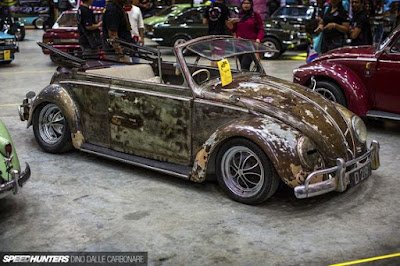 Rat look é um estilo de personalização de carros que busca criar uma aparência envelhecida, desgastada e até mesmo enferrujada, de forma intencional.