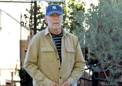 É importante ressaltar que os sintomas da afasia podem variar de pessoa para pessoa, e que cada indivíduo pode apresentar diferentes graus de dificuldade em diferentes áreas da linguagem.