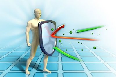 A vitamina C presente na salsinha ajuda a fortalecer o sistema imunológico, prevenindo doenças.