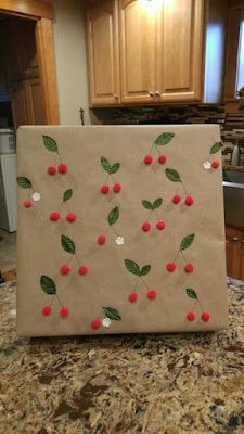 uma embalagem bonita é uma forma de demonstrar carinho e cuidado com a pessoa presenteada. Quando escolhemos uma embalagem bonita e caprichada, estamos mostrando que nos importamos com a pessoa e que queremos que ela se sinta especial. Além disso, uma embalagem bonita pode tornar o presente mais atrativo e despertar a curiosidade da pessoa que está recebendo o presente.