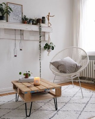 Reutilizar objetos é uma tendência em alta na decoração, pois além de ser uma alternativa econômica e sustentável, permite que você crie peças exclusivas e com muito estilo. E quando se trata de mesinhas de centro, não há limites para a criatividade!