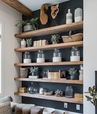 utilizar prateleiras e nichos para aproveitar as paredes. Além de serem uma opção econômica, esses itens também ajudam a deixar os objetos mais organizados e fáceis de encontrar.