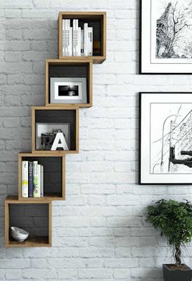 utilizar prateleiras e nichos para aproveitar as paredes. Além de serem uma opção econômica, esses itens também ajudam a deixar os objetos mais organizados e fáceis de encontrar.