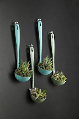 O valor de um presente não está necessariamente no custo financeiro ou na complexidade do presente, mas na intenção e no amor que você colocou no processo de criação. Seja qual for o presente que você escolher fazer, o mais importante é que ele seja feito com amor e cuidado, e que expresse sua gratidão e amor por sua mãe.