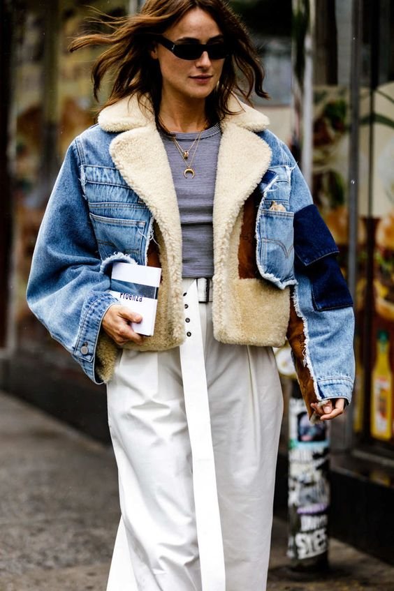 Vista-se com confiança, pois suas roupas customizadas refletirão seu estilo e originalidade. Seja uma trendsetter e inspire outras pessoas a se aventurarem na moda desgastada com estilo.