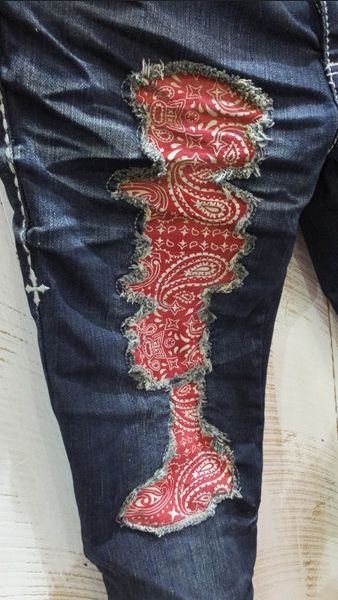 Vista-se com confiança, pois suas roupas customizadas refletirão seu estilo e originalidade. Seja uma trendsetter e inspire outras pessoas a se aventurarem na moda desgastada com estilo.