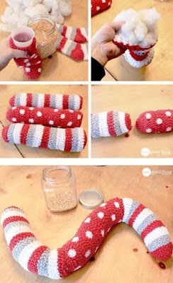 Veda portas: Essa ideia é para aqueles dia frios. Basta encher as meias com um enchimento a sua escolha, costurá-las e colocá-las na frente da porta para impedir que as correntes de ar entrem.