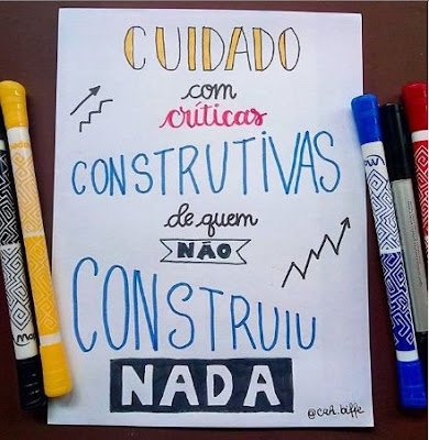 As críticas não construtivas:  Todos temos aqueles críticos de plantão que adoram apontar nossos defeitos sem oferecer qualquer solução. Então, que tal mandá-los educadamente para aquele lugar? Foque nas críticas construtivas e no crescimento pessoal, e deixe o resto para trás.