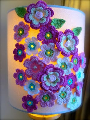 O crochê é uma técnica versátil e apaixonante, capaz de transformar qualquer espaço com um toque handmade e cheio de amor.