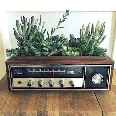 Ao invés de comprar coisas novas e produzidas em massa, podemos usar nossas próprias mãos e criar peças únicas e especiais. Acredite, muitas dessas ideias de artesanato dariam um show nas lojas de decoração mais chiques. Mas aqui, são feitas com amor e são totalmente exclusivas.