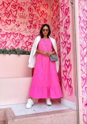 Cores vibrantes:  A Barbie é conhecida por suas cores marcantes, então é hora de colocar o rosa em destaque! Vestidos rosa-choque, blusas candy colors, saias em tons pastel - tudo isso vai ajudar a dar aquele toque Barbie ao seu look.