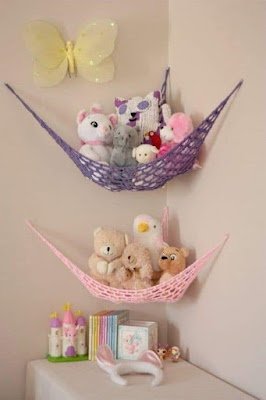 tendência superfofa na decoração: os bichinhos de pelúcia! Acreditem ou não, essas fofurinhas não são só para crianças; elas também podem deixar o nosso cantinho com muito estilo e personalidade.