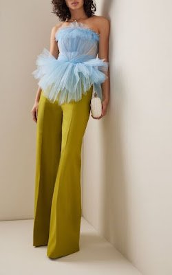 Vamos falar sobre o maravilhoso estilo da moda Mermaidcore, uma tendência que vem conquistando corações e promete arrasar em grande estilo! É hora de mergulharmos nas profundezas do oceano para descobrir tudo sobre essa febre que está dominando as passarelas e as ruas com seu encanto mágico.