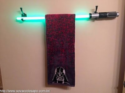 Não importa se você é fã de filmes, quadrinhos, jogos ou todos os itens acima, a decoração geek é uma maneira incrível de transformar sua casa em um santuário nerd.