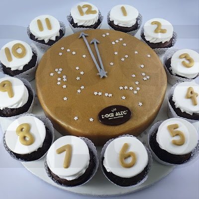 Selecionamos alguns modelos diretamente do Pinterest para inspirar a sua criatividade. Porque sabemos que nem todo mundo é um expert na cozinha, mas todo mundo pode ter uma ideia genial na hora de escolher o bolo. Desde bolos minimalistas até aqueles que parecem verdadeiras esculturas, temos opções para todos os gostos.