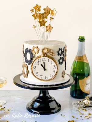 Selecionamos alguns modelos diretamente do Pinterest para inspirar a sua criatividade. Porque sabemos que nem todo mundo é um expert na cozinha, mas todo mundo pode ter uma ideia genial na hora de escolher o bolo. Desde bolos minimalistas até aqueles que parecem verdadeiras esculturas, temos opções para todos os gostos.