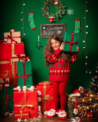 Explore locais diferentes, como mercados de Natal, parques decorados e até mesmo a sua própria árvore de Natal em casa.