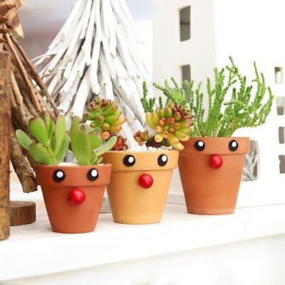 Ao final da festa, que tal oferecer aos seus convidados pequenas lembranças feitas por você mesma? Pode ser um marcador de lugar artesanal, um sachê perfumado ou até mesmo uma pequena planta em um vaso decorado. São detalhes que farão todos lembrarem da sua festa por muito tempo.