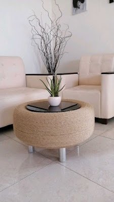 A consciência ambiental continua a ser uma prioridade em 2024. Espere ver móveis e objetos de decoração feitos de materiais reciclados e sustentáveis. Upcycling estará em alta, então pegue aquele móvel antigo e transforme-o em uma peça única e ecológica.