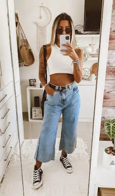 Quer algo mais prático? Invista em shorts estilosos! Dos básicos aos mais elaborados, é só escolher o seu e desfilar por aí com as pernocas de fora. Combine com uma blusinha leve e arrase no look despojado. 👯‍♀️