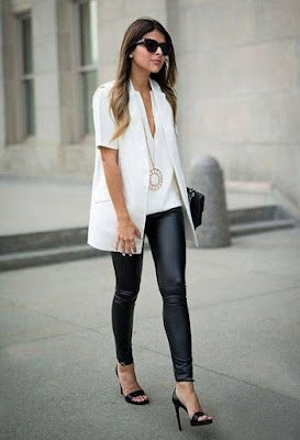 Se você não quer abrir mão do conforto, a legging é a melhor amiga. Opte por tecidos leves e fresquinhos para não passar calor. Combine com uma camisetinha básica e pronto, você está pronta para enfrentar o dia com muito estilo. 💁‍♀️