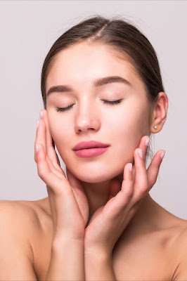 Imagine sua pele sendo abraçada por uma onda de hidratação irresistível. O óleo de rosa mosqueta é como uma poção mágica que deixa sua pele radiante, suave e cheia de vida. Adeus, pele ressecada!