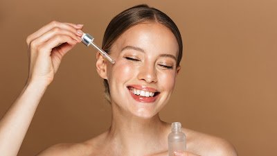 O óleo de rosa mosqueta é como um feitiço que age gradualmente, mas com resultados encantadores. Muitas pessoas começam a notar uma diferença em sua pele após algumas semanas de uso consistente. Lembre-se, a consistência é a chave para desfrutar plenamente dos benefícios mágicos deste óleo maravilhoso.