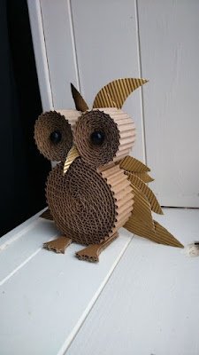 Transforme resíduos em arte! ♻️✨ DIY sustentável para deixar seu espaço lindo e eco-friendly. Pequenas ações, grandes impactos! 🌿🎨 #ArteSustentavel