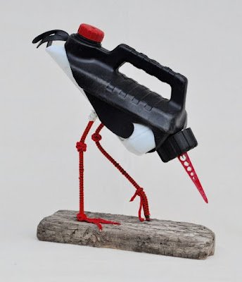 Transforme resíduos em arte! ♻️✨ DIY sustentável para deixar seu espaço lindo e eco-friendly. Pequenas ações, grandes impactos! 🌿🎨 #ArteSustentavel