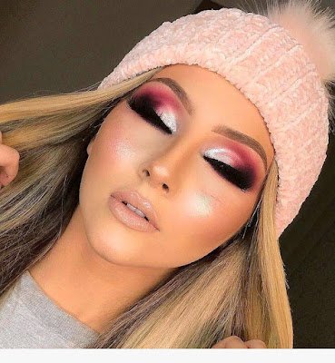 Brilhe como uma estrela! Adicione glitter e brilho em todos os lugares possíveis. Sua make não estará completa sem um toque de glamour. Se joga no glow e arrase!