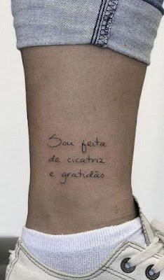 Outra trend que está bombando é a busca por significados pessoais. As mulheres estão escolhendo desenhos que contam suas próprias histórias, seja representando conquistas, superações ou simplesmente expressando suas paixões.