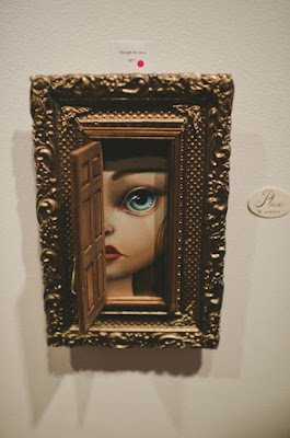 Hoje vamos falar sobre uma tendência que está bombando no mundo da decoração: a arte de criar quadros únicos e originais utilizando restos de coisas e objetos que você nem imaginava terem tanto potencial! 💫