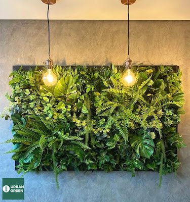 Não basta ter plantas no chão, a moda agora é transformar as paredes verdes em verdadeiros jardins verticais. Uma explosão de verde que vai deixar qualquer ambiente mais fresco e estilos.