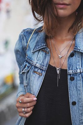 Em 2024, estamos desafiando as convenções da moda e abraçando a versatilidade dessas peças durante todo o ano