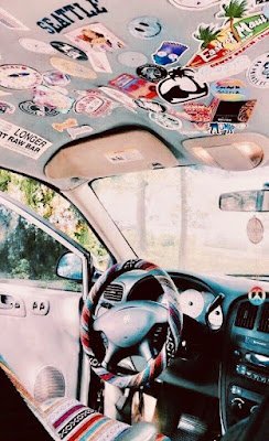 Se você é como eu, apaixonado por personalização e adora deixar sua marca em tudo o que toca, então você vai amar essa tendência que está deixando os amantes de carros animados: decoração no teto do carro!