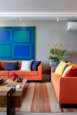 O maximalismo é mais do que uma tendência de decoração, é uma celebração do estilo individual e da exuberância. Se você é daqueles que acredita que mais é mais, então o maximalismo é para você. Hoje, vamos compartilhar cinco ideias de decoração para transformar seu espaço em um verdadeiro paraíso maximalista.