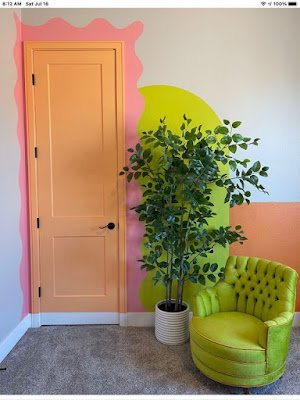 O maximalismo é mais do que uma tendência de decoração, é uma celebração do estilo individual e da exuberância. Se você é daqueles que acredita que mais é mais, então o maximalismo é para você. Hoje, vamos compartilhar cinco ideias de decoração para transformar seu espaço em um verdadeiro paraíso maximalista.