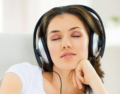 Mesmo que seja apenas alguns minutos por dia, reserve um tempo para se dedicar exclusivamente a si mesma. Pode ser pela manhã, antes de começar as atividades, ou à noite, antes de dormir. Use esse tempo para fazer algo que você ama, seja ler um livro, meditar, ou simplesmente tomar um banho relaxante.