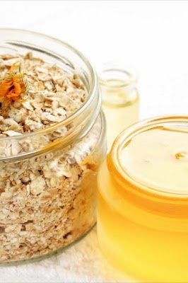 Os produtos naturais têm um charme único - eles não apenas nutrem nossa pele e cabelo, mas também nutrem nossa alma com sua pureza e simplicidade. Ao contrário de seus equivalentes carregados de produtos químicos, os produtos naturais são gentis e eficazes, proporcionando uma experiência de beleza verdadeiramente gratificante.