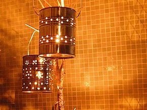 A decoração sustentável para festas juninas é uma maneira maravilhosa de celebrar essa tradição com consciência ambiental. Ao optar por materiais reutilizáveis, naturais e reciclados, você cria um ambiente único, acolhedor e amigo do meio ambiente. Inspire-se nessas ideias e faça da sua festa junina um evento inesquecível e sustentável!