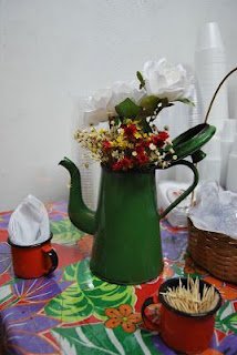 A decoração sustentável para festas juninas é uma maneira maravilhosa de celebrar essa tradição com consciência ambiental. Ao optar por materiais reutilizáveis, naturais e reciclados, você cria um ambiente único, acolhedor e amigo do meio ambiente. Inspire-se nessas ideias e faça da sua festa junina um evento inesquecível e sustentável!