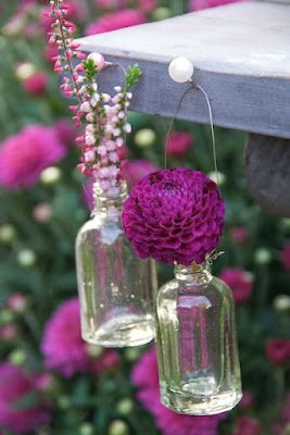 A decoração sustentável para festas juninas é uma maneira maravilhosa de celebrar essa tradição com consciência ambiental. Ao optar por materiais reutilizáveis, naturais e reciclados, você cria um ambiente único, acolhedor e amigo do meio ambiente. Inspire-se nessas ideias e faça da sua festa junina um evento inesquecível e sustentável!