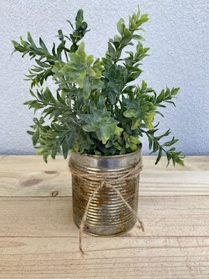 Para os amantes do estilo contemporâneo, os vasos de metal são a escolha perfeita. Eles adicionam um toque de sofisticação ao seu espaço verde, enquanto garantem durabilidade e resistência.